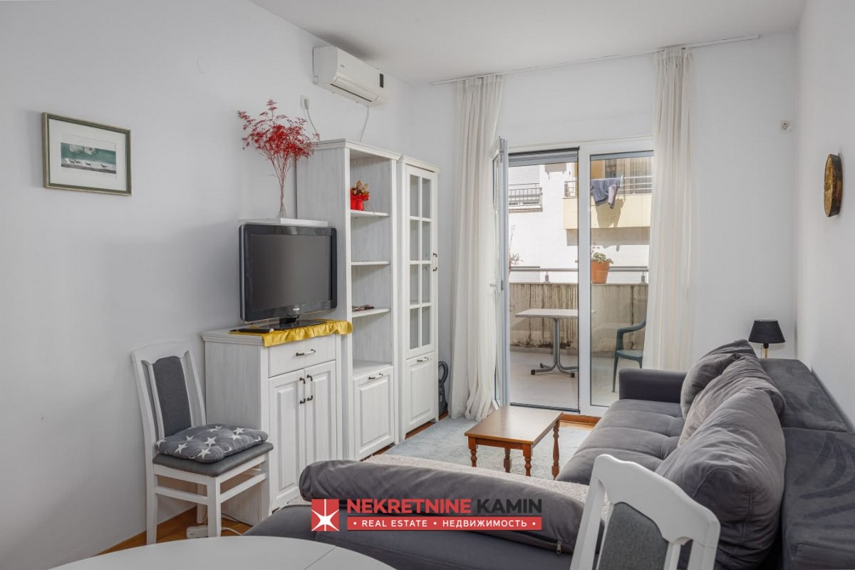 For sale: One-bedroom apartment with a large terrace near SC Rea, Maslinjak, Budva